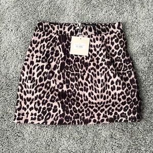 Animal print mini skirt! NEW!